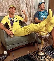Mitchell Marsh World Cup Trophy Viral Photo 2023: मिचेल मार्श की वर्ल्ड कप ट्रॉफी पर पैर रखकर खिंचवाई फोटो हुई वायरल, मिशेल मार्श की शर्मनाक हरकत 4 World Cup