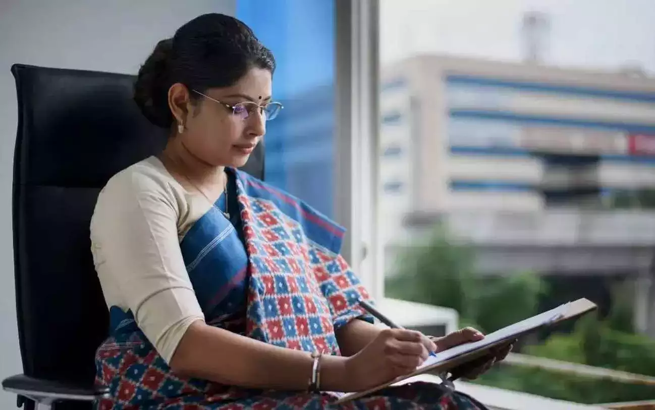 IAS Smita Sabharwal 2024: देश की सबसे खूबसूरत IAS अफसर, 23 साल की उम्र में बनीं IAS, सीएम दफ्तर में नियुक्ति मिली Full Information 4 IAS Smita Sabharwal